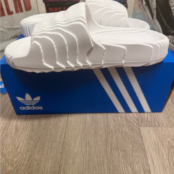 NEW Adidas Adilette 22 Men’s Size 5 Slides Sandals Crystal White HQ4672 - Picture 4 of 10